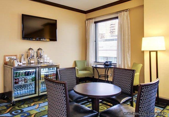 Renaissance Des Moines Savery Hotel Restaurant photo